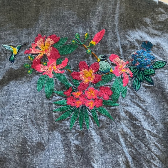 Tommy Bahama Embroidered Birds Floral Shirt Womens M Blue Linen Cotton Chambray - Picture 4 of 10